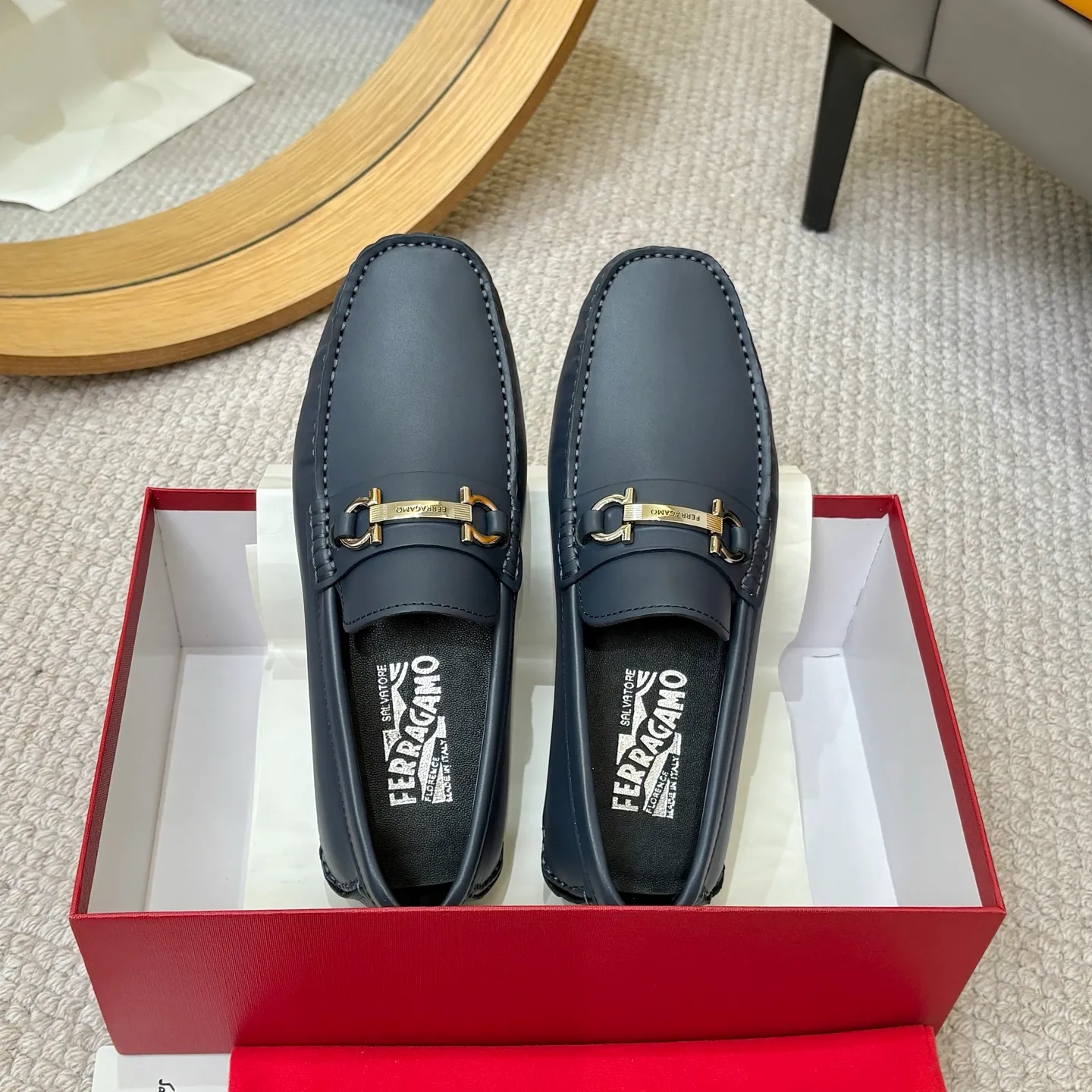 Men's men's shoes 💰420 (Yangli) Ferragamo 〰Ferragamo 2⃣️0⃣️2⃣️5️⃣ New series 👊🏻 Upper 🇮🇹 Italian imported calfskin, original outsole molding. Water-dyed sheepskin lining. The identity of every successful man is set off, and the upper and lower shoes are elegant and stable🚶🏻🚶🏻The high-end custom counter original replica is an eternal classic🔍️Number of codes: 38-46 with counter packaging